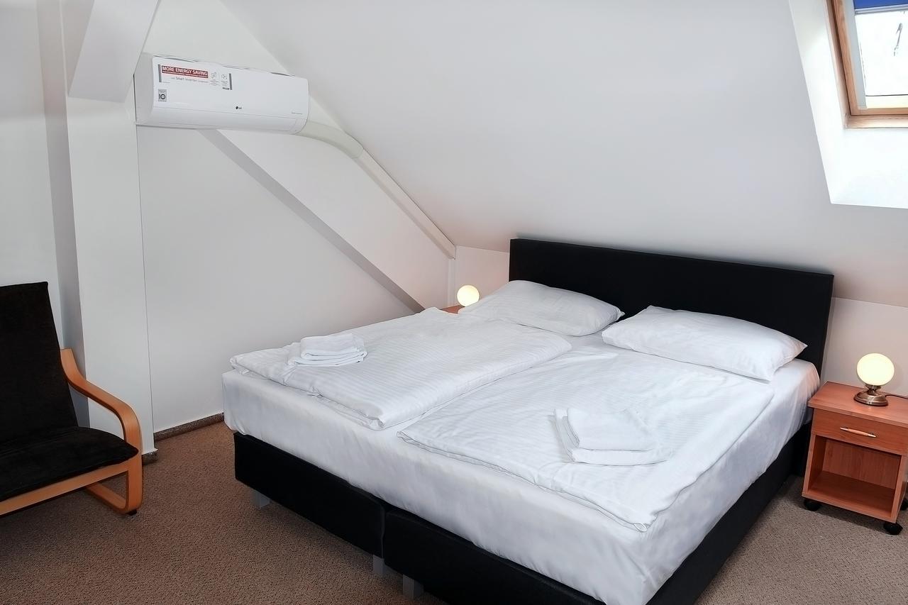 Hotel Bily Konicek Třeboň Eksteriør bilde