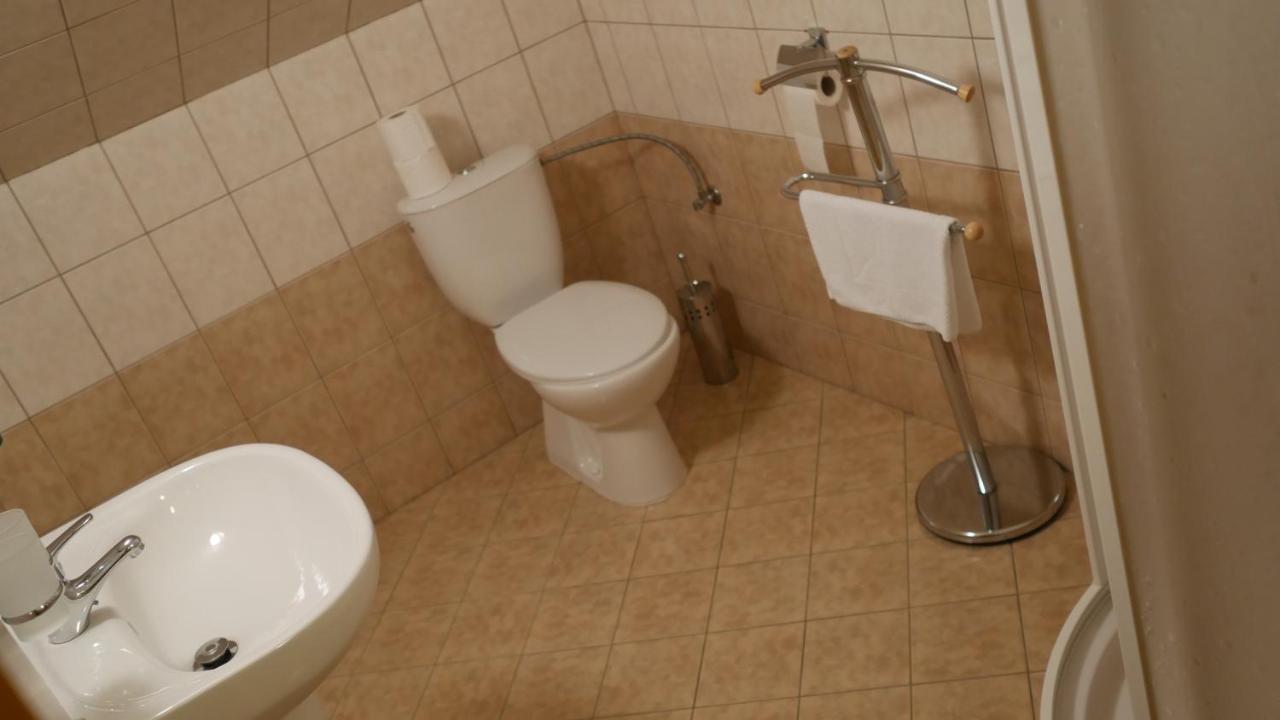 Hotel Bily Konicek Třeboň Eksteriør bilde